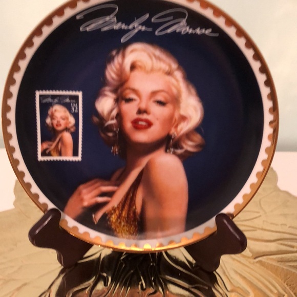 MARILYN MONROE PLATE FROM THE BRADFORD EXCHANGE - Picture 6 of 6